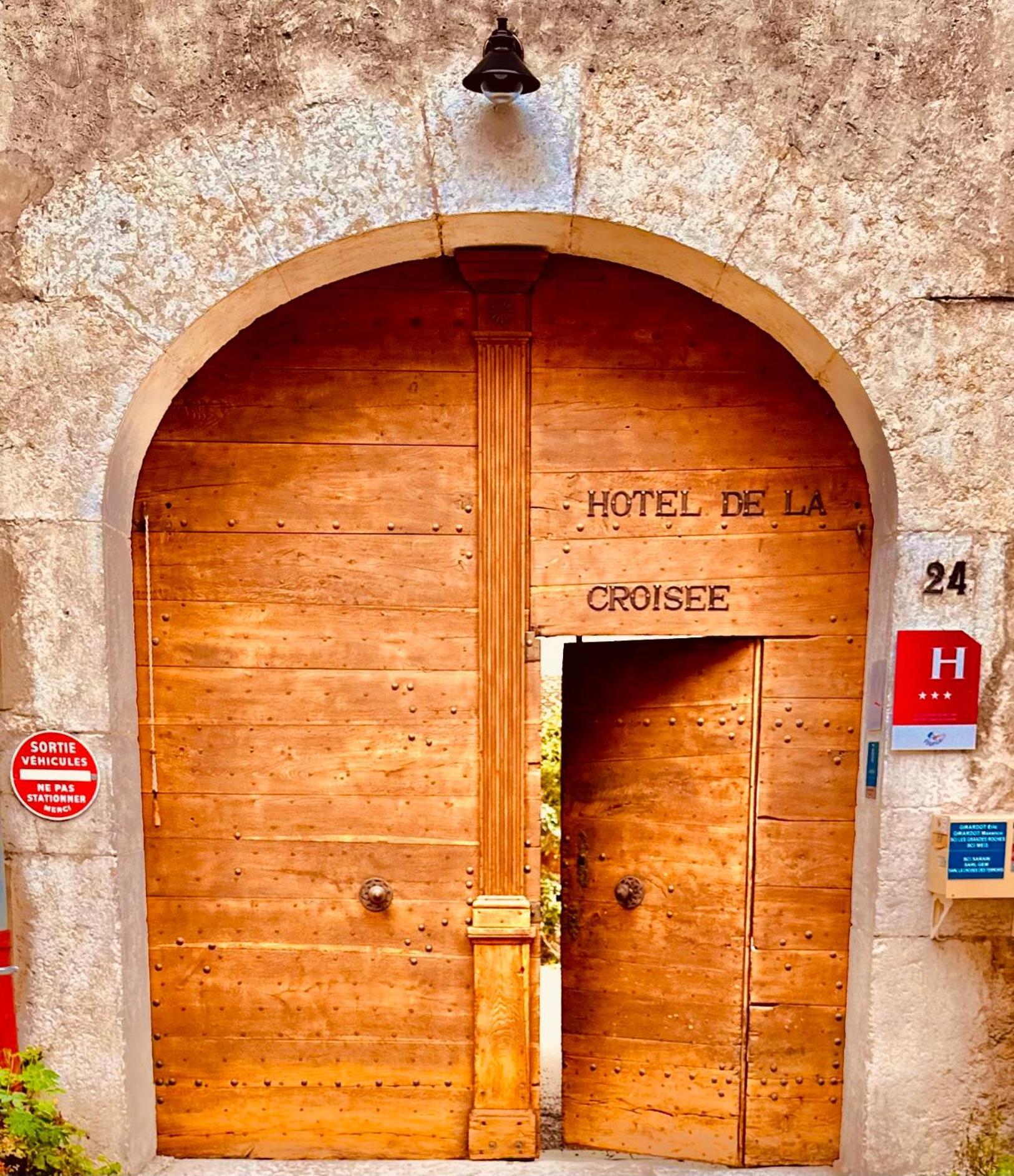 Hotel De La Croisee Poncin Esterno foto